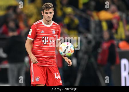 Neapel, Italien. 12. Oktober 2022. DORTMUND - Josip Stanisic vom FC Bayern München beim Bundesliga-Spiel zwischen Borussia Dortmund und dem FC Bayern München im Signal Iduna Park am 8. Oktober 2022 in Dortmund. ANP | Dutch Height | GERRIT AUS KÖLN Credit: ANP/Alamy Live News Stockfoto