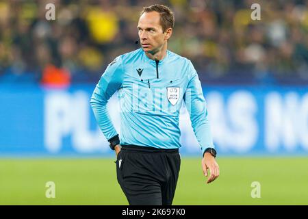 Dortmund, Deutschland. 06. Sep, 2022. firo : 11.. Oktober 2022, Fußball, Fußball, CL, UEFA Champions League, Saison 2022/2023, Gruppenphase, Gruppe G, BVB, Borussia Dortmund - FC Sevilla Schiedsrichter Srdjan Jovanovic Halbfigur, Quelle: dpa/Alamy Live News Stockfoto