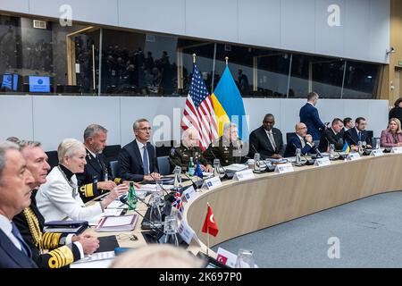 Brüssel, Belgien. 12. Oktober 2022. NATO-Verteidigungsminister treffen sich am Mittwoch, den 12. Oktober 2022, in Brüssel, Belgien. Verteidigungsminister der NATO-Mitgliedsstaaten trafen sich am Mittwoch in Brüssel, um über Möglichkeiten zur Bereitstellung militärischer Hilfe für die Ukraine zu diskutieren. Foto von NATO/UPI Kredit: UPI/Alamy Live News Stockfoto