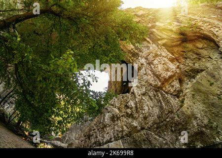 Die Prerasten von Vratna oder Vratna Gates sind drei Natursteinbrücken auf dem Miroc-Berg in Serbien Stockfoto