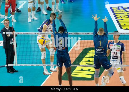 Verona, Italien. 8.. Oktober 2022. Spiel der italienischen SuperLega Volleyball Meisterschaft zwischen WithU Verona und ITAS Trentino. Stockfoto