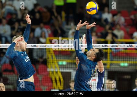 Verona, Italien. 8.. Oktober 2022. Spiel der italienischen SuperLega Volleyball Meisterschaft zwischen WithU Verona und ITAS Trentino. Stockfoto