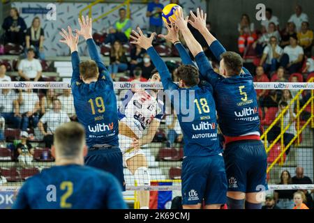 Verona, Italien. 8.. Oktober 2022. Spiel der italienischen SuperLega Volleyball Meisterschaft zwischen WithU Verona und ITAS Trentino. Stockfoto