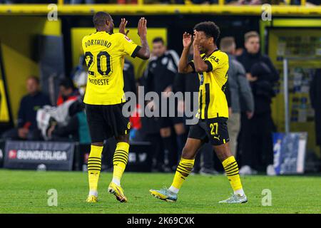 Dortmund, Deutschland. 17. Sep, 2022. firo : 10/08/2022, Fußball, Fußball, 1. Liga, 1. Bundesliga, Saison 2022/2023, BVB Borussia Dortmund - FC Bayern München München goalschutz Anthony Modeste (Borussia Dortmund) jubelt nach seinem Tor auf 2: 2 mit Karim Adeyemi ( Borussia Dortmund) Jubel, Torfeier, Torschutz, Credit: dpa/Alamy Live News Stockfoto
