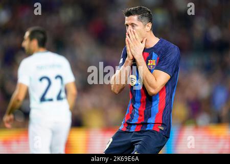 Barcelona, Spanien. 12. Oktober 2022. Robert Lewandowski vom FC Barcelona reagiert während des UEFA Champions League-Spiels, die Gruppe C zwischen dem FC Barcelona und Inter Mailand spielte am 12. Oktober 2022 im Spotify Camp Nou Stadium in Barcelona, Spanien. (Foto von Colas Buera/PRESSIN) Quelle: PRESSINPHOTO SPORTS AGENCY/Alamy Live News Stockfoto