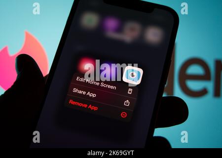 Warschau, Polen. 12. Oktober 2022. Die Fotka Dating-App ist auf einem iPhone-Mobilgerät auf diesem Illustrationsfoto am 12. Oktober 2022 in Warschau, Polen, zu sehen. (Foto von Jaap Arriens/Sipa USA) Quelle: SIPA USA/Alamy Live News Stockfoto