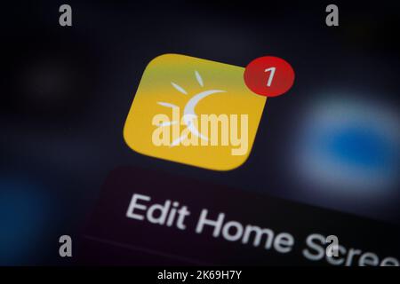 Warschau, Polen. 12. Oktober 2022. Die InPost-App ist auf einem mobilen iPhone-Gerät auf diesem Illustrationsfoto am 12. Oktober 2022 in Warschau, Polen, zu sehen. (Foto von Jaap Arriens/Sipa USA) Quelle: SIPA USA/Alamy Live News Stockfoto