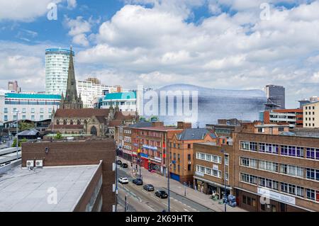 St. Martin in der Bull Ring Church und dem Selfridges-Gebäude in Birmingham West Midlands England Vereinigtes Königreich Stockfoto