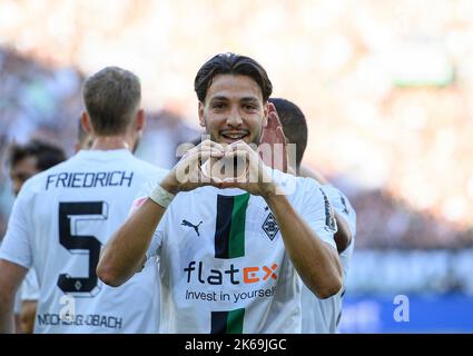 Jubel Ramy BENSEBAINI (MG) nach seinem Tor zu 4:1, Geste, Fußball 1. Bundesliga, 09. Spieltag, Borussia Monchengladbach (MG) - FC Köln (K), am 9.. Oktober 2022 in Borussia Monchengladbach/Deutschland. #Die DFL-Vorschriften verbieten die Verwendung von Fotos als Bildsequenzen und/oder quasi-Video # © Stockfoto