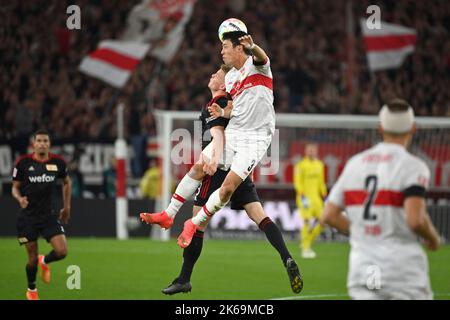 Stuttgart, Deutschland. 09. Oktober 2022. Wataru ENDO (VFB Stuttgart), Paul JAECKEL (Union Berlin), Action, Duelle. Fußball 1. Bundesliga-Saison 2022/2023, Spieltag 9., matchday09, VFB Stuttgart-1. Union Berlin 0-1, am 9.. Oktober 2022, Mercedes Benz Arena Stuttgart ? Kredit: dpa/Alamy Live Nachrichten Stockfoto