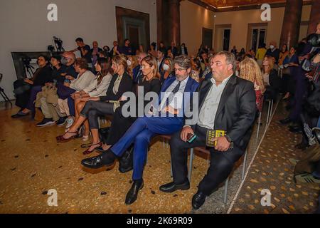 Rom, Italien. 12. Oktober 2022. Die Menschen hören sich die Reden während der Präsentation des Buches "Le catene della destra (die Ketten der Rechten)" an, das vom Direktor der Zeitung "Il Foglio" Claudio Cerasa geschrieben wurde. Kredit: SOPA Images Limited/Alamy Live Nachrichten Stockfoto