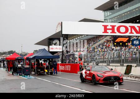 F1 Safety Car, Mercedes-AMG GT Black Series in der Boxengasse während der roten Flagge, F1 Grand Prix von Japan auf der Suzuka International Racing Course am 9. Oktober 2022 in Suzuka, Japan. (Foto mit ZWEI HOHEN Bildern) Stockfoto