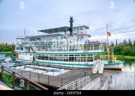 Fairbanks, Alaska - 27. August 2022: Das Flussboot Discovery III dockte an der Steamboat-Landung in Fairbanks, Alaska. Das Heckradboot gehört der Bi Stockfoto