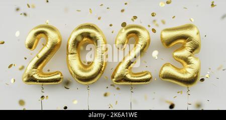 Frohes Neues Jahr 2023. 2023 goldene Folienballons und herabfallende Konfetti auf weißem Hintergrund. Gold Helium Ballon Zahlen. Festliches Poster- oder Bannerkonzept Stockfoto