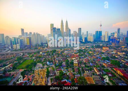 Kuala Lumpur City Skyline Building bei Sonnenaufgang Stockfoto