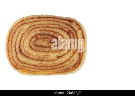 Nahaufnahme einer Scheibe bolo de rolo (Roll Cake) top view (weißer Hintergrund). Stockfoto