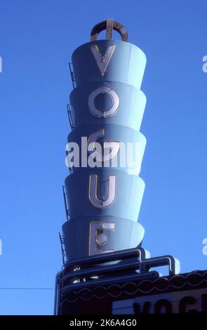 Vogue Theater Vintage Art Deco Schild, Oxnard, CA Stockfoto