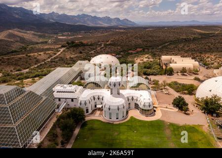 Biosphere 2 ist eine Forschungseinrichtung für Erdsysteme, die sich im Besitz der University of Arizona befindet. Stockfoto