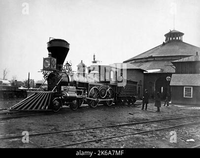 The J.H. Devereux Lokomotive vor dem Rundhaus am Bahnhof Alexandria, Virginia. Stockfoto