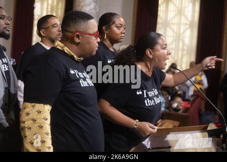 Los Angeles, Kalifornien - 11. Oktober 2022- wütende Demonstranten nahmen an einer Sitzung des Stadtrats von Los Angeles Teil, nachdem Aufzeichnungen Kommentare von City Co enthüllt hatten Stockfoto