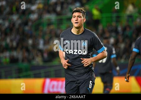 Lissabon, Portugal. 12. Oktober 2022. Leonardo Balerdi aus Marseille gesehen während des UEFA Champions League-Fußballspiels der Gruppe D zwischen Sporting CP und Marseille im Estádio José Alvalade. Endergebnis; Sporting CP 0:2 Marseille. Kredit: SOPA Images Limited/Alamy Live Nachrichten Stockfoto