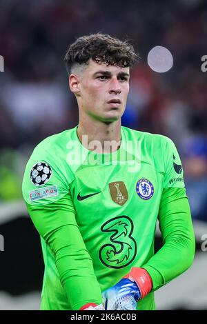 Mailand, Italien. 11. Oktober 2022. Kepa Arrizabalaga vom FC Chelsea schaut während der UEFA Champions League 2022/23 Group Stage - Gruppe E Fußballspiel zwischen AC Mailand und Chelsea FC im Giuseppe Meazza Stadium. Endergebnis: Milan 0:2 Chelsea. Kredit: SOPA Images Limited/Alamy Live Nachrichten Stockfoto