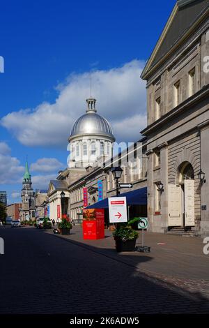 MONTREAL, KANADA -16 SEP 2022- Blick auf den Marche Bonsecours (Bonsecours Market), einen markanten, zweistöckigen Kuppelmarkt in der Altstadt von Montreal. Stockfoto