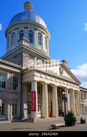 MONTREAL, KANADA -16 SEP 2022- Blick auf den Marche Bonsecours (Bonsecours Market), einen markanten, zweistöckigen Kuppelmarkt in der Altstadt von Montreal. Stockfoto