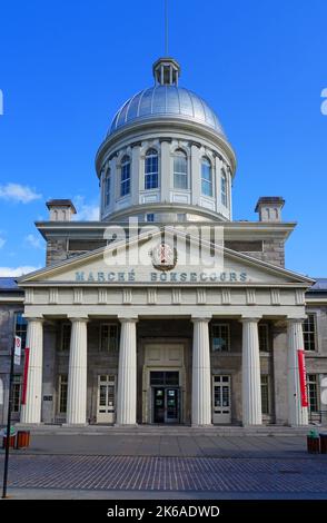 MONTREAL, KANADA -16 SEP 2022- Blick auf den Marche Bonsecours (Bonsecours Market), einen markanten, zweistöckigen Kuppelmarkt in der Altstadt von Montreal. Stockfoto