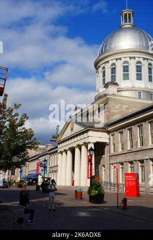 MONTREAL, KANADA -16 SEP 2022- Blick auf den Marche Bonsecours (Bonsecours Market), einen markanten, zweistöckigen Kuppelmarkt in der Altstadt von Montreal. Stockfoto