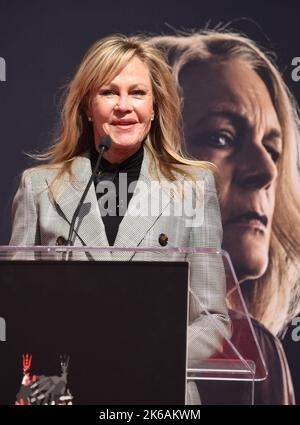 Los Angeles, USA. 12. Oktober 2022. Melie Griffith bei der Jamie Lee Curtis Hand and Footprints Zeremonie im TCL Chinese Theatre am 12. Oktober 2022 Hollywood, Kalifornien © Janet Gough / AFF-USA.com Credit: AFF/Alamy Live News Stockfoto