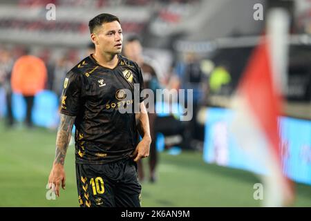 Buenos Aires, Argentinien. 13. Oktober 2022. Mauro Zarate von Platense gesehen während des Liga Profesional 2022-Matches zwischen River Plate und Platense im Estadio Monumental Antonio Vespucio Liberti. Endergebnis; River Plate 2:1 Platense. Kredit: SOPA Images Limited/Alamy Live Nachrichten Stockfoto