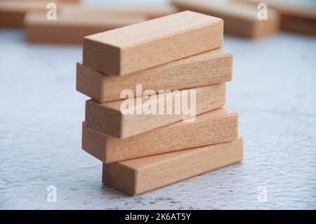 Holzblöcke mit anpassbarem Platz für Text oder Ideen. Speicherplatz kopieren. Stockfoto