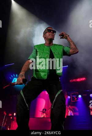 Sfera Ebbasta spielt live auf der Bühne während der Famoso Tour 2022 im Pala Alpitour am 09. Oktober 2022 in Turin, Italien Stockfoto