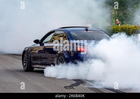 Ein Event für Auto-Liebhaber und Tuner in einem lilenhaften Dorf in der weststeiermark Stockfoto