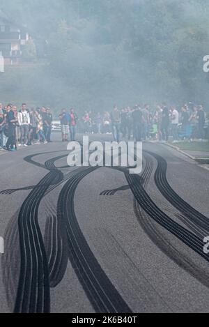 Ein Event für Auto-Liebhaber und Tuner in einem lilenhaften Dorf in der weststeiermark Stockfoto