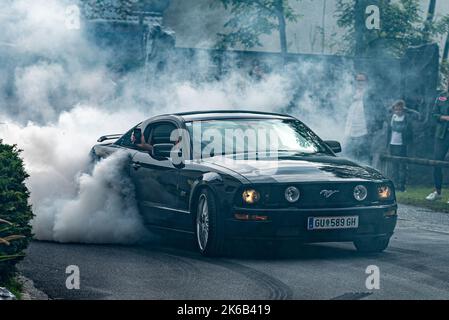 Ein Event für Auto-Liebhaber und Tuner in einem lilenhaften Dorf in der weststeiermark Stockfoto