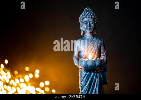 Niederlande. Oktober 2022.buddha-Statue in ruhiger Ruhepose. Shakyamuni Buddha ist ein spiritueller Lehrer, eine der drei Weltreligionen. Hoher pH-Wert Stockfoto