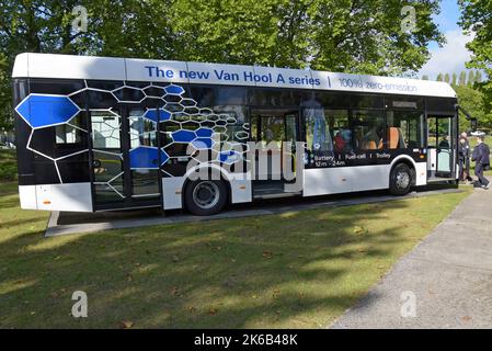 Van Hool Ein emissionsfreier Elektrobus der Serie auf der Innotrans International Transport expo, Berlin, September 2022 Stockfoto