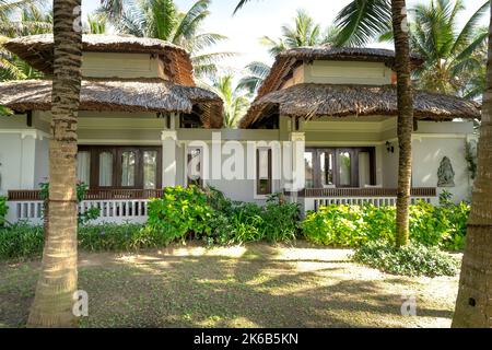 MUI Ne Bay Resort, Phan Thiet City, Provinz Binh Thuan Vietnam - 9. Oktober 2022: Kleine Villen im vier-Sterne Mui Ne Bay Resort in Phan Thiet City, Stockfoto