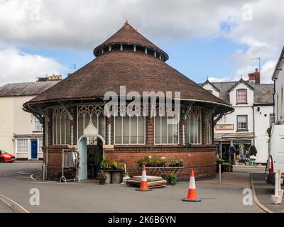 Der historische Round Market, Tenbury Wells, Worcestershire, Großbritannien, stammt aus dem Jahr 1858 und wird immer noch als Markt der Stadt genutzt Stockfoto