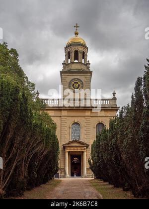 Das Äußere der Kirche St. Michael and All Angels, Great Witley, Worcestershire, Großbritannien; angeblich die schönste Barockkirche Großbritanniens. Stockfoto