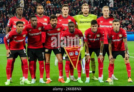 Leverkusen, 12.10.2022 Callum Hudson-Odoi (Leverkusen) Pepe (Porto ...