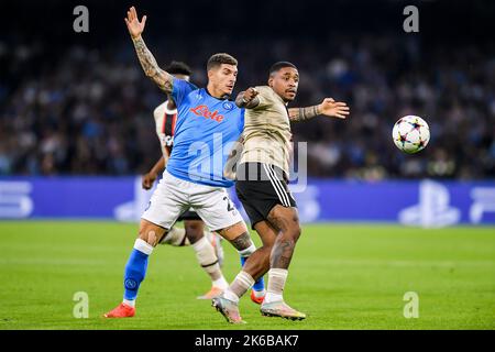 12-10-2022: Sport: Napoli gegen Ajax NAPELS, ITALIEN - 12. OKTOBER: Giovanni Di Lorenzo (SSC Napoli) und Steven Bergwijn (Ajax) während des Championsleague Stockfoto
