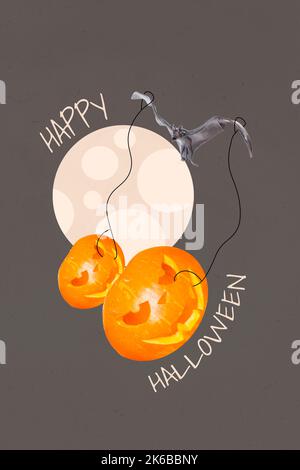 Vertikale Collage Bild von fliegenden Fledermaus gebunden Saiten Flügel tragen halten geschnitzte Kürbisse glücklich halloween Text isoliert auf Zeichnung Hintergrund Stockfoto