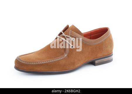 Braune formelle männliche Lederschuhe isoliert auf weißem Hintergrund Stockfoto