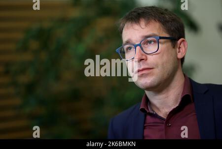 13. Oktober 2022, Sachsen-Anhalt, Magdeburg: Sebastian Striegel, Parlamentarischer Sekretär der Fraktion Bündnis 90/Grüne im landtag Sachsen-Anhalt. Der landtag Sachsen-Anhalts hat es erneut versäumt, einen landesbeauftragten für Datenschutz zu wählen. Keiner der sechs Kandidaten erhielt eine erforderliche Mehrheit. Foto: Ronny Hartmann/dpa Stockfoto