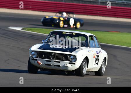 Gary Lyon, Alfa Romeo GT2000, Adams & Page Swinging Sixties Group 1, aufgeteilt in sechs Klassen je nach Motorgröße, ein 40-minütiges Rennen mit einer Manda Stockfoto