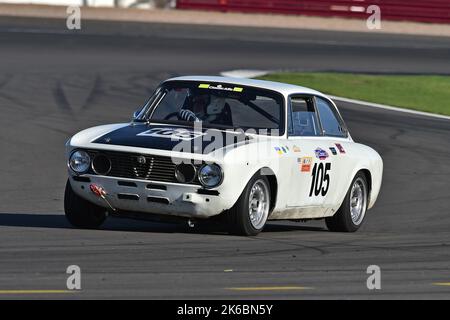 Gary Lyon, Alfa Romeo GT2000, Adams & Page Swinging Sixties Group 1, aufgeteilt in sechs Klassen je nach Motorgröße, ein 40-minütiges Rennen mit einer Manda Stockfoto