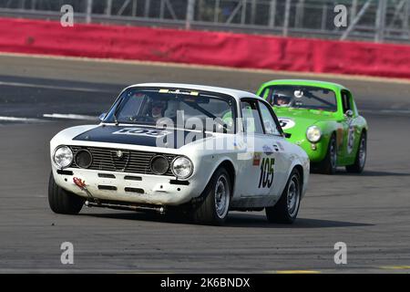 Gary Lyon, Alfa Romeo GT2000, Adams & Page Swinging Sixties Group 1, aufgeteilt in sechs Klassen je nach Motorgröße, ein 40-minütiges Rennen mit einer Manda Stockfoto